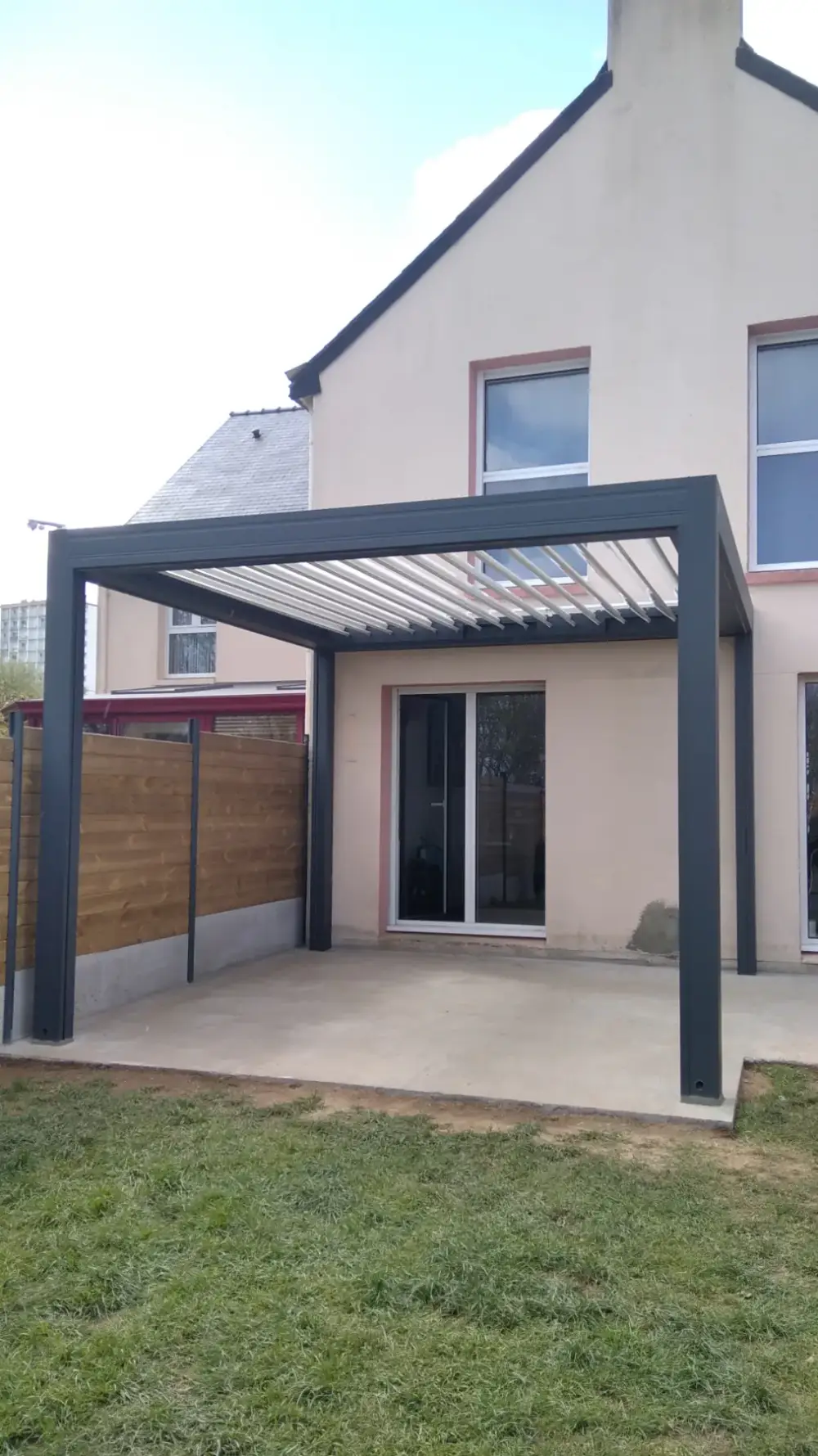 Pose de pergola bioclimatique à Morlaix
