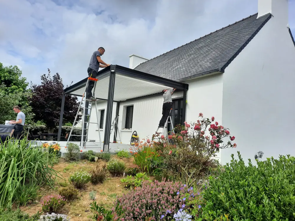 Pose de pergola bioclimatique par LC Bâtiment dans le Finistère (2)