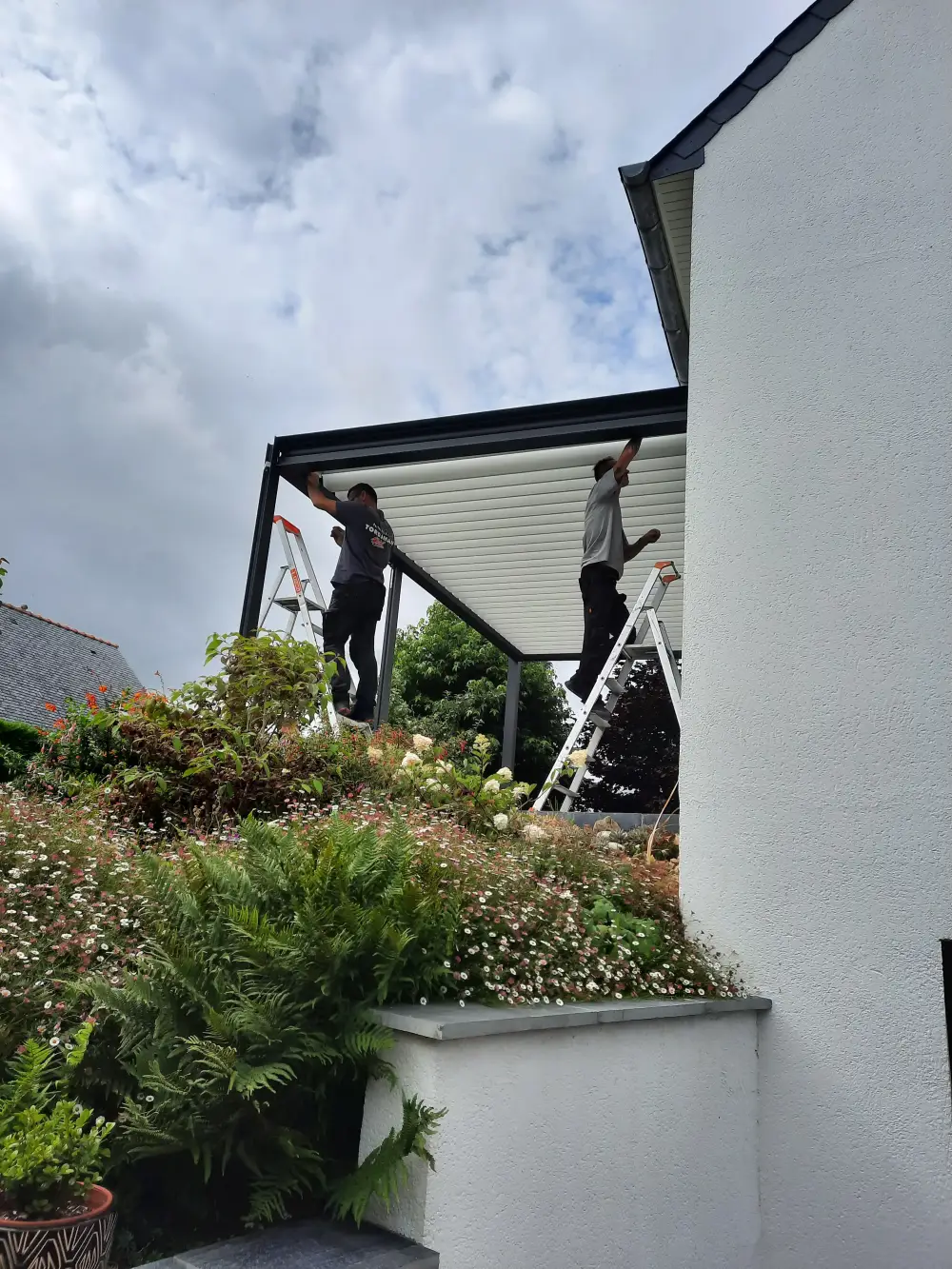 Pose de pergola bioclimatique par LC Bâtiment dans le Finistère (3)