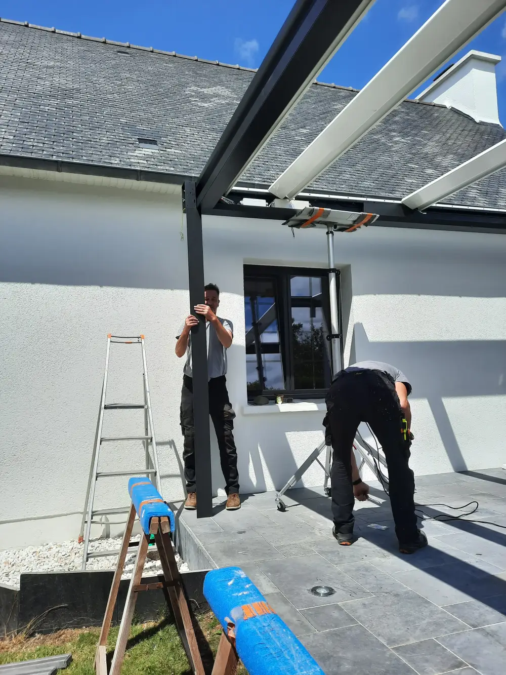 Pose de pergola bioclimatique par LC Bâtiment dans le Finistère (4)