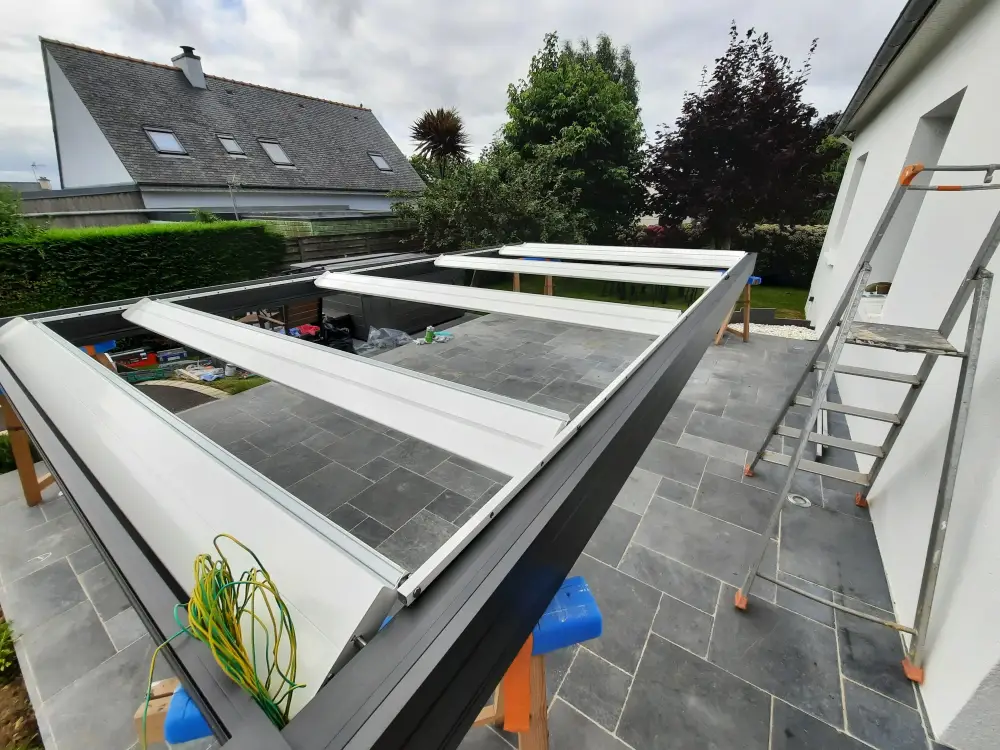 Pose de pergola bioclimatique par LC Bâtiment dans le Finistère (8)