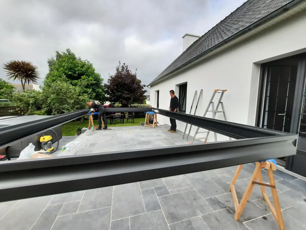 Pose de pergola bioclimatique par LC Bâtiment dans le Finistère (11)